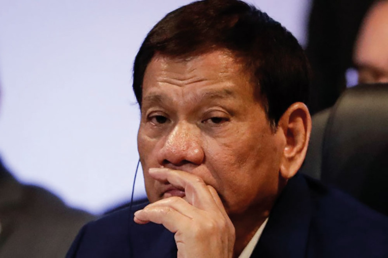 Philippines: mâcher du chewing gum soulage le dos du président Dutertre