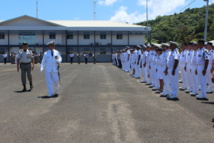Revue des troupes par le contre-amiral Denis Bertrand. Revue des troupes par le contre-amiral Denis Bertrand.