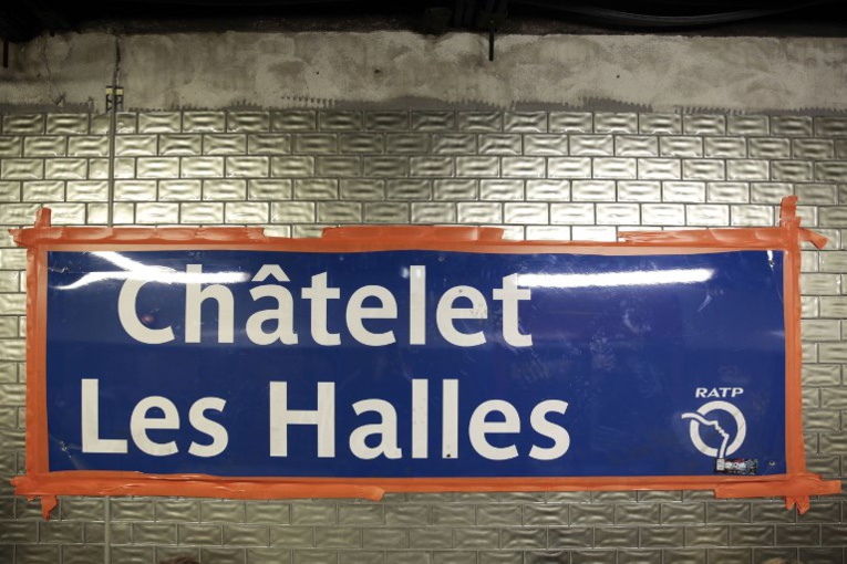 Meurtre d'un jeune à Chatelet-les-Halles: la mère indignée par la diffusion de vidéos