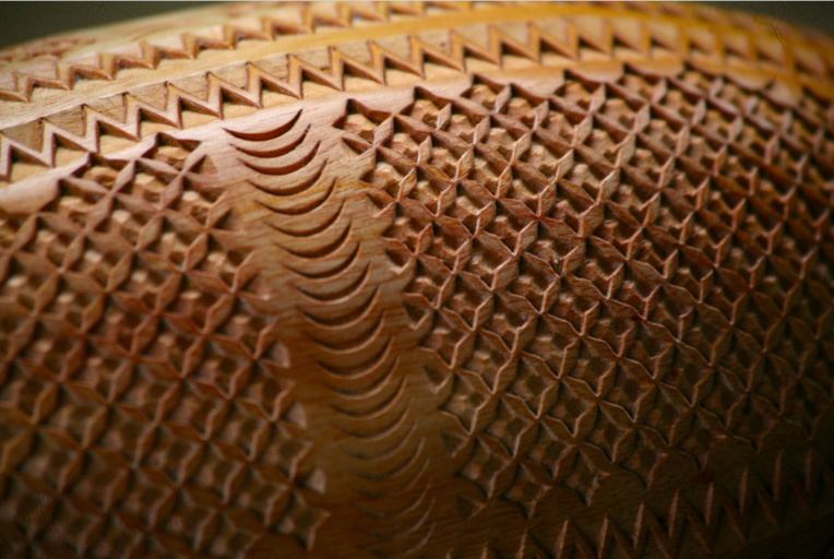 Gros plan sur le minutieux travail de Pierre. Gros plan sur le minutieux travail de Pierre.