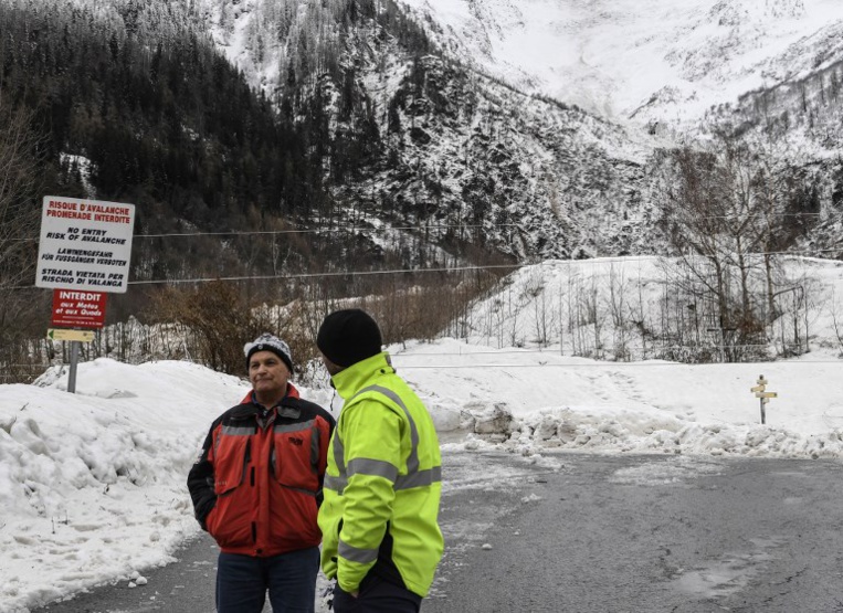 Risque maximal d'avalanches: Chamonix évacue des chalets et confine des habitants