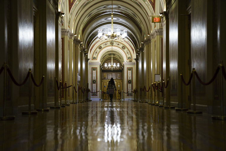 "Shutdown" aux Etats-Unis: des administrations au chômage technique, espoir d'un compromis "Shutdown" aux Etats-Unis: des administrations au chômage technique, espoir d'un compromis