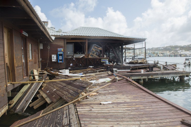 Saint-Martin: "Pour obtenir une fenêtre, il faut 4 mois" Saint-Martin: "Pour obtenir une fenêtre, il faut 4 mois"