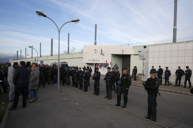 Prisons: les blocages se poursuivent, Belloubet sous le feu des critiques Prisons: les blocages se poursuivent, Belloubet sous le feu des critiques