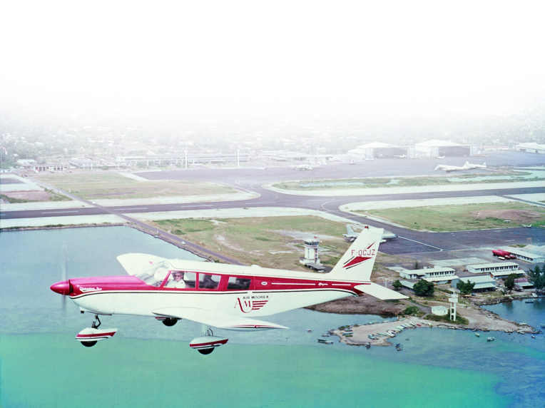 1968, le premier Piper Cherokee VI avec lequel Georges Ravel crée Air Moorea. COLL. J-F LEJEUNE 1968, le premier Piper Cherokee VI avec lequel Georges Ravel crée Air Moorea. COLL. J-F LEJEUNE