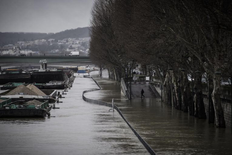 L'eau continue à monter, lentement, en région parisienne L'eau continue à monter, lentement, en région parisienne