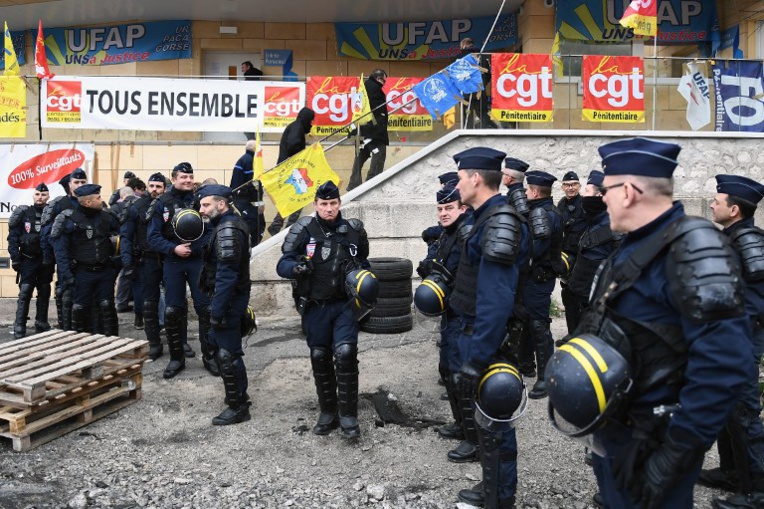Prisons: un "projet d'accord" présenté aux syndicats, au onzième jour du mouvement Prisons: un "projet d'accord" présenté aux syndicats, au onzième jour du mouvement