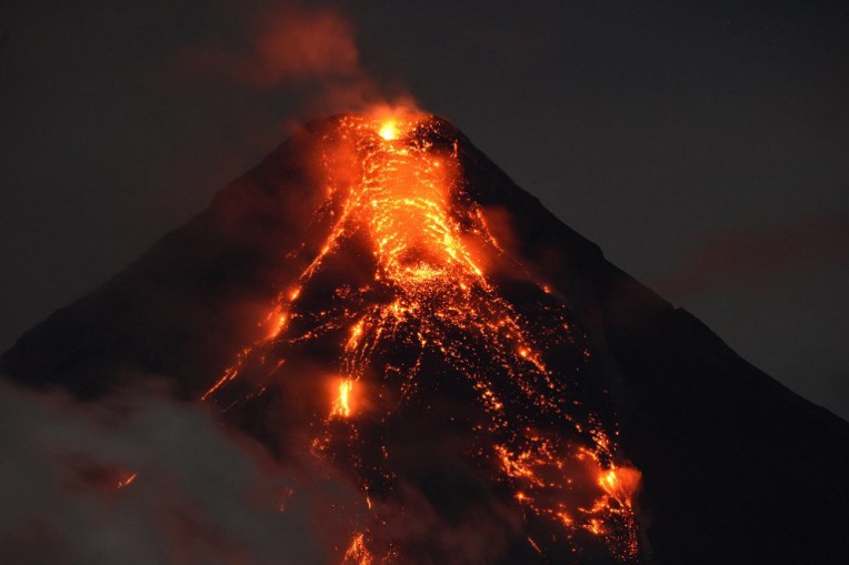 Volcan philippin: les autorités veulent évacuer de force les récalcitrants