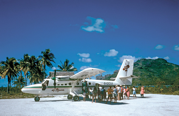À Maupiti, le " Limace Victor " dans sa nouvelle livrée rouge. Crédit PHILIPPE BACCHET À Maupiti, le " Limace Victor " dans sa nouvelle livrée rouge. Crédit PHILIPPE BACCHET