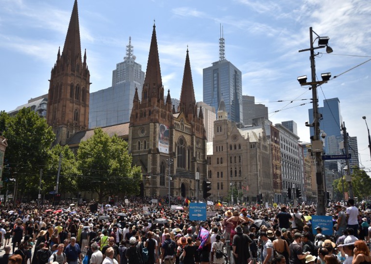 Des milliers d'Australiens manifestent contre la "Journée de l'invasion" Des milliers d'Australiens manifestent contre la "Journée de l'invasion"