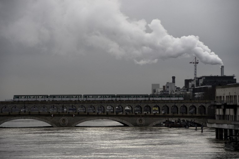 Paris se prépare à un pic de crue finalement moins important que prévu Paris se prépare à un pic de crue finalement moins important que prévu