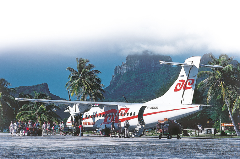 Le tout premier ATR 42 lors de sa première liaison à Bora Bora. Crédit : ERWIN CHRISTIAN