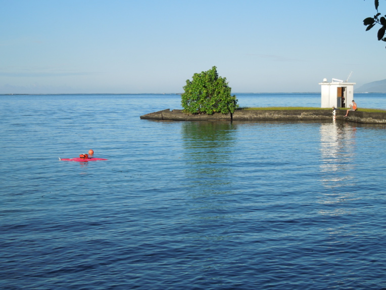 Marégraphe sur terre et nouvel outil de contrôle dans l'eau. Marégraphe sur terre et nouvel outil de contrôle dans l'eau.
