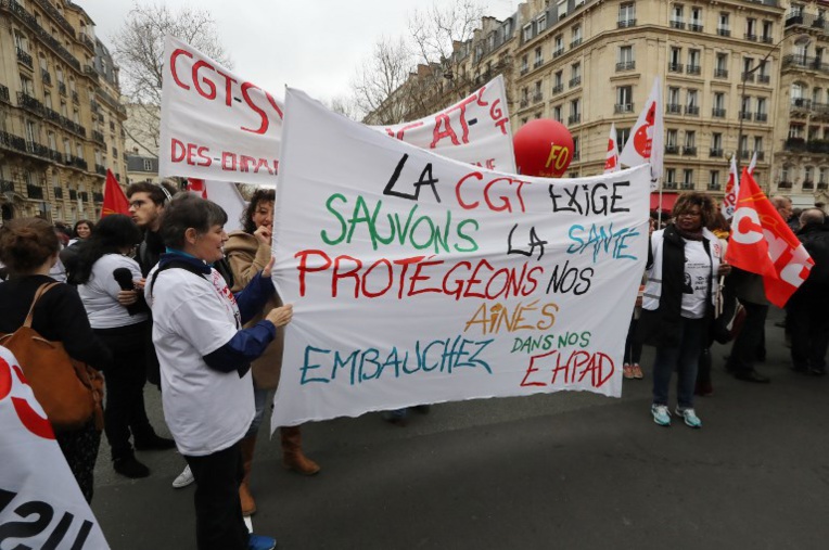 Plusieurs milliers de personnes rassemblées en France pour les Ehpad