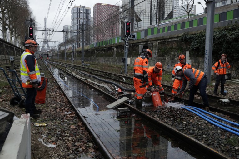 Crue: le RER C dans Paris restera fermé jusqu'au 10 février au moins Crue: le RER C dans Paris restera fermé jusqu'au 10 février au moins