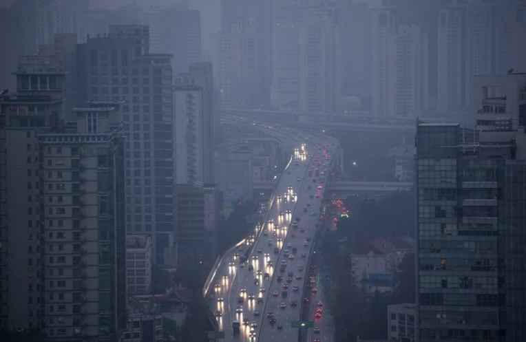 A Shanghai, une camionnette prend feu et renverse des piétons, 18 blessés
