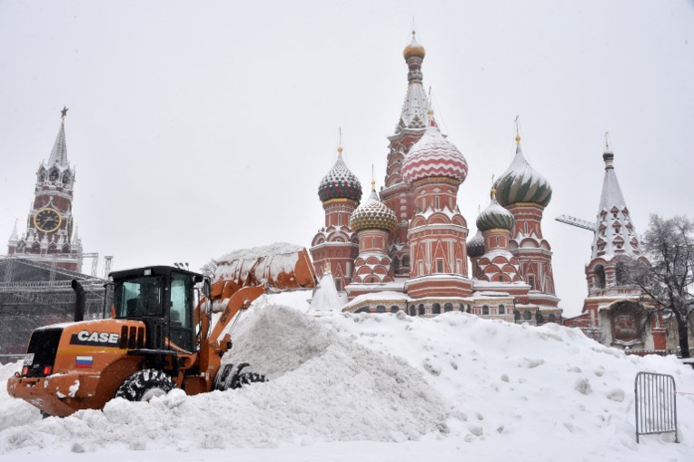 Moscou au ralenti après une tempête de neige record Moscou au ralenti après une tempête de neige record