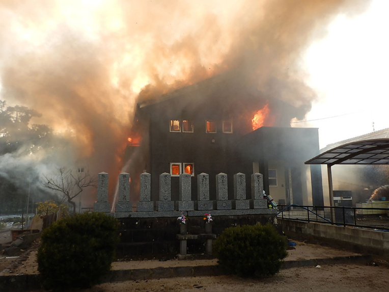 Japon : crash d'un hélicoptère sur une ville, le co-pilote tué Japon : crash d'un hélicoptère sur une ville, le co-pilote tué