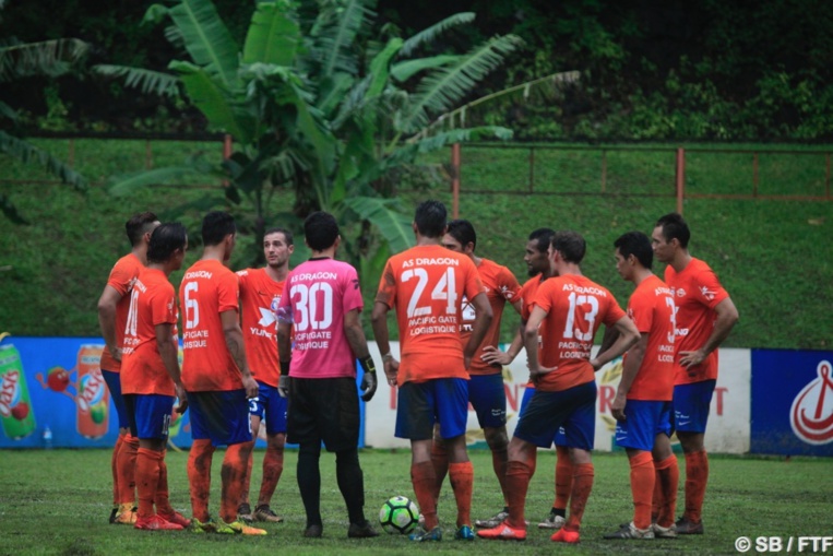 L'équipe de Dragon autour de la nouvelle recrue, le pro Reynald Lemaitre L'équipe de Dragon autour de la nouvelle recrue, le pro Reynald Lemaitre