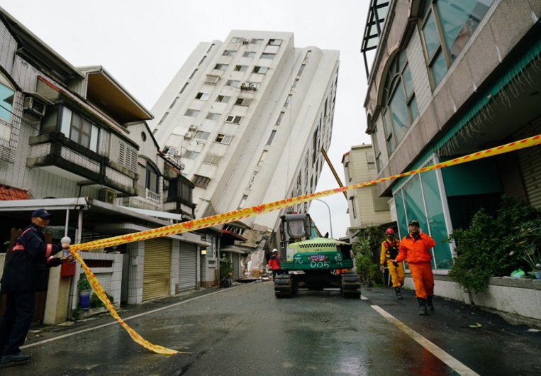Taïwan/séisme : dix morts confirmés et sept disparus, selon un dernier bilan Taïwan/séisme : dix morts confirmés et sept disparus, selon un dernier bilan
