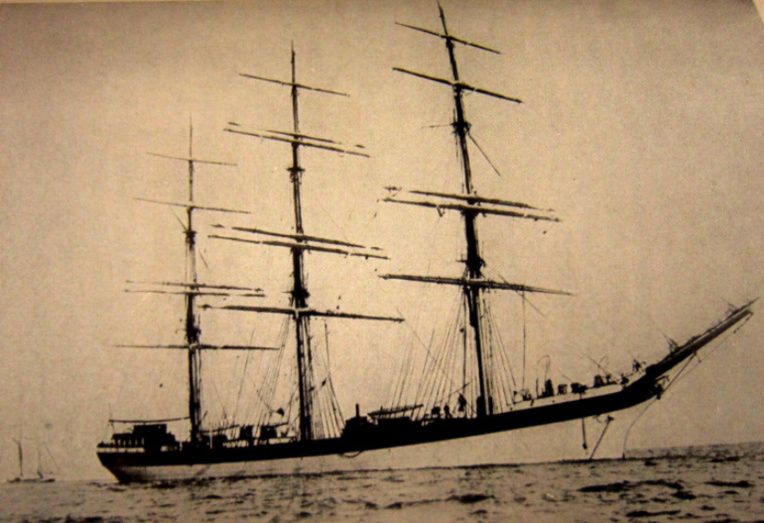 Fier trois-mâts, le Seeadler sillonna l’Atlantique avant d’écumer le Pacifique ; à son bilan, la prise de quinze navires.