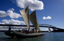 L’un des quatre vaisseaux traditionnels dimanche dans le port d’Auckland.