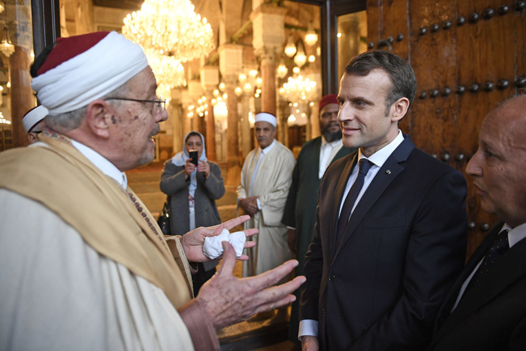 Macron veut "poser les jalons" de l'organisation de l'islam de France au premier semestre