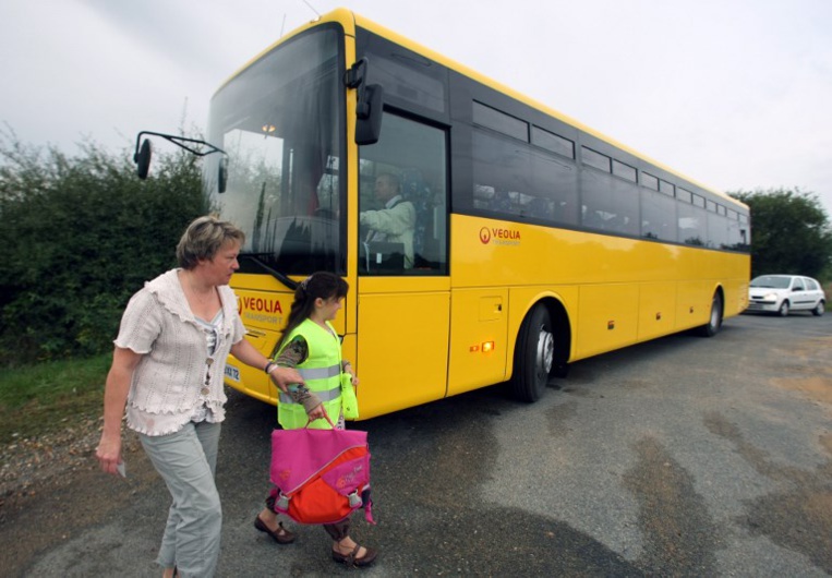 Morbihan: une fille de 15 ans tuée dans une collision entre un car scolaire et un camion Morbihan: une fille de 15 ans tuée dans une collision entre un car scolaire et un camion