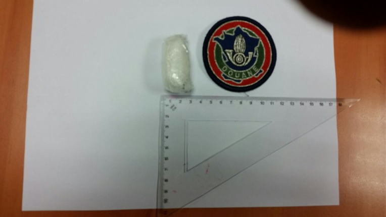 Saisie de 64 gr. d'ice sur un passager en provenance de Los Angeles