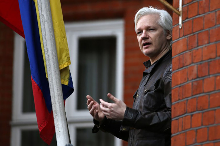 La justice britannique maintient le mandat d'arrêt contre Assange La justice britannique maintient le mandat d'arrêt contre Assange