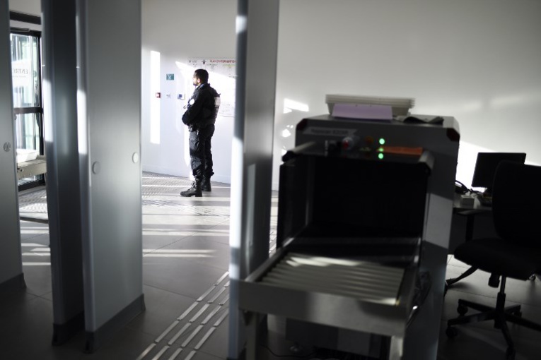 Huis clos au procès d'un homme jugé pour une relation sexuelle avec une mineure Huis clos au procès d'un homme jugé pour une relation sexuelle avec une mineure