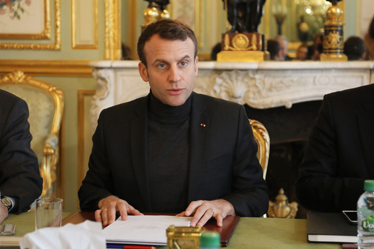 Du service national à la Syrie, Macron face à la presse sur tous les fronts