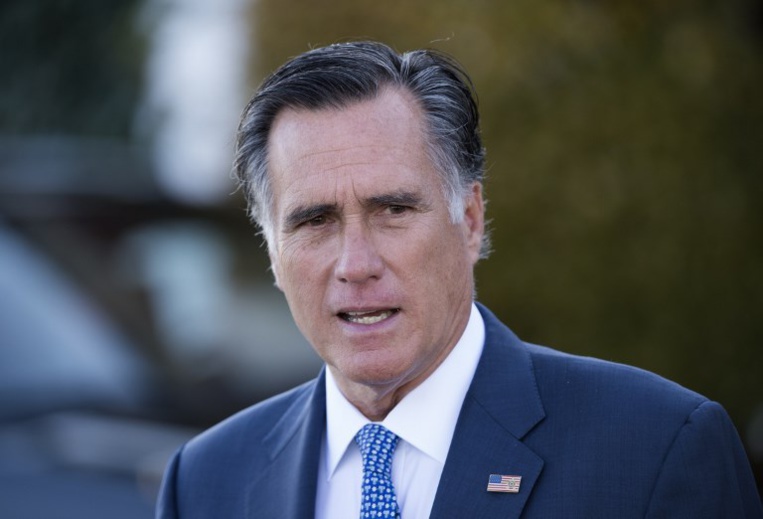 Ardent critique de Trump, Romney revient dans l'arène politique