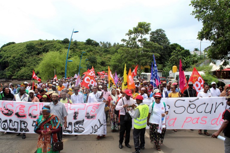 Un millier de personnes manifestent à Mayotte contre l'insécurité
