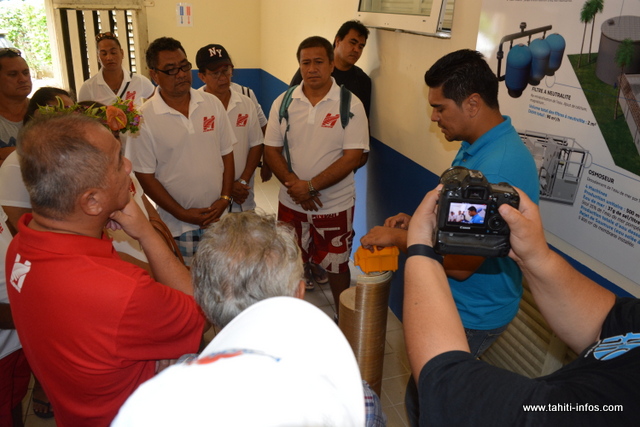 Le conseil municipal de Huahine a visité l’usine de désalinisation de l’eau de mer à l’énergie solaire de Bora Bora.