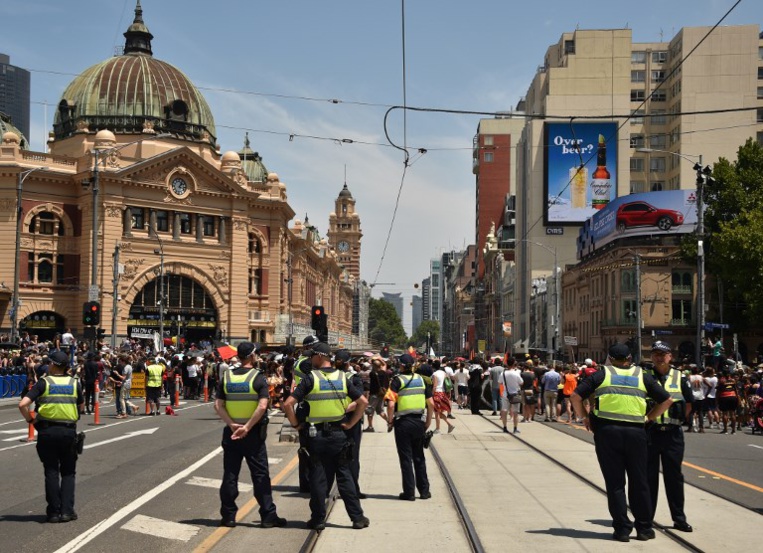 Un vétéran de la police australienne démissionne après des posts "racistes et sexistes" Un vétéran de la police australienne démissionne après des posts "racistes et sexistes"