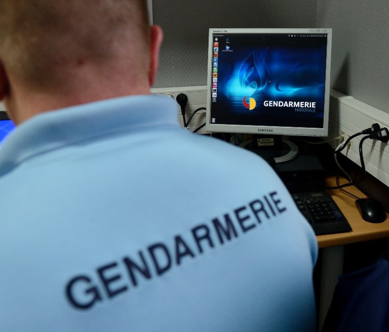 Une brigade de @gendarmerie pour renseigner les internautes Une brigade de @gendarmerie pour renseigner les internautes