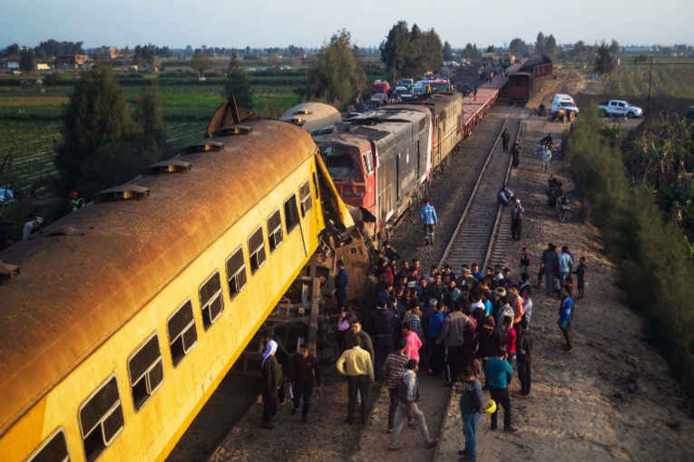 Egypte: au moins 12 morts dans une collision ferroviaire Egypte: au moins 12 morts dans une collision ferroviaire