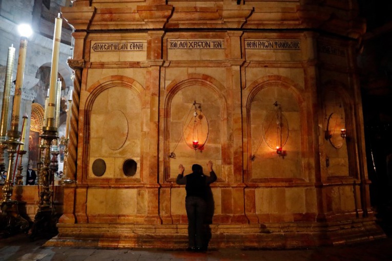 Pèlerins et touristes franchissent à nouveau en masses le seuil du Saint-Sépulcre Pèlerins et touristes franchissent à nouveau en masses le seuil du Saint-Sépulcre