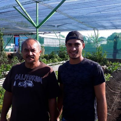 Tuhani tient cet amour de l'agriculture, de son père. Ils travaillent ensemble sur les exploitations de Punaauia.