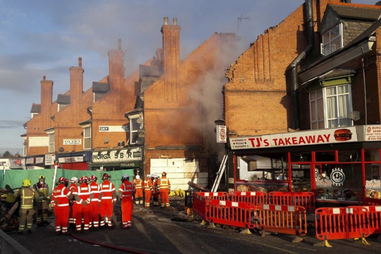 GB : trois arrestations dans l'enquête sur une explosion qui a fait cinq morts