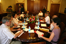 Gaston Tong Sang reçoit les inspecteurs de la mission d’assistance et d’expertise de l’Etat