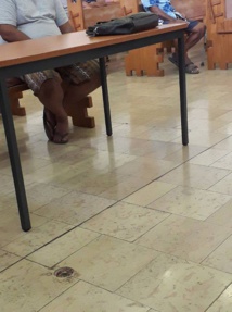 Il porte un coup à son père et le rend infirme Il porte un coup à son père et le rend infirme