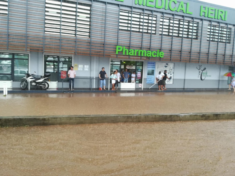 Les fortes pluies provoquent des embouteillages à Punaauia et Faa'a
