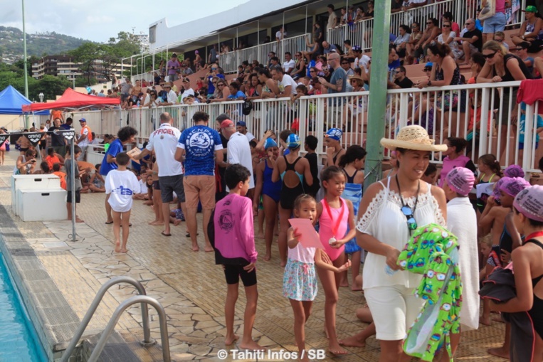 Belle ambiance à la piscine de Tipaerui ce samedi Belle ambiance à la piscine de Tipaerui ce samedi