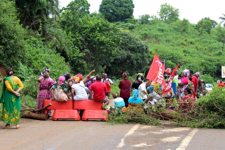 Poursuite des barrages routiers à Mayotte, un durcissement du mouvement se profile Poursuite des barrages routiers à Mayotte, un durcissement du mouvement se profile