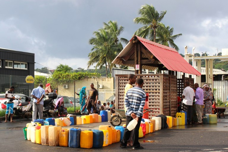 Mayotte: plusieurs milliers de personnes manifestent à Mamoudzou Mayotte: plusieurs milliers de personnes manifestent à Mamoudzou