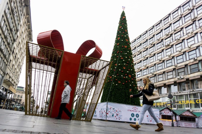 Décorations de Noël à Belgrade en mars: "Pourquoi pas?", dit le maire