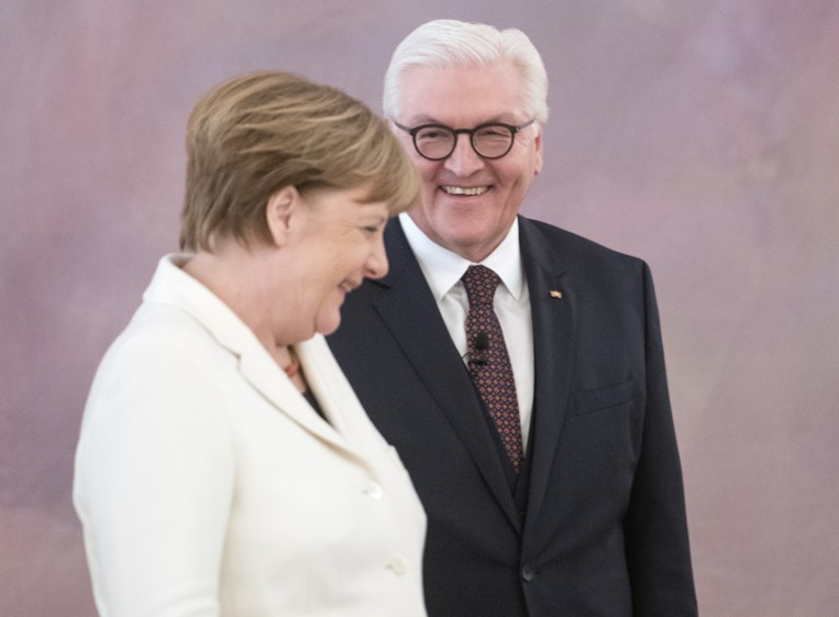 Avec une courte majorité, Merkel entame un mandat de chancelière semé d'embûches Avec une courte majorité, Merkel entame un mandat de chancelière semé d'embûches