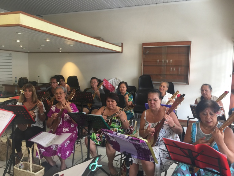 Et pour ne pas oublier la culture polynésienne, des cours de ukulele sont également dispensés au Koo Men Tong. Et pour ne pas oublier la culture polynésienne, des cours de ukulele sont également dispensés au Koo Men Tong.